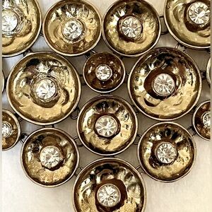 •Uniquely designed Crystals in Cups Bib Necklace